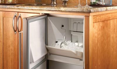 15" Perlick Signature Series Clear Ice Maker - H50IMW