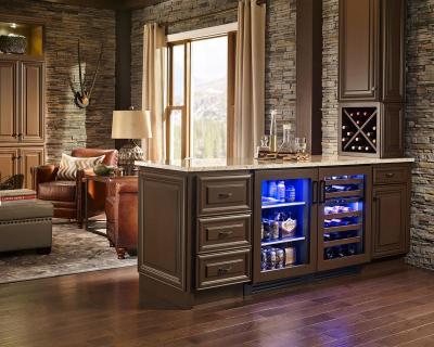 24" True Residential 5.5 Cu. Ft. Overlay Glass Right-Hinge Undercounter Wine Cabinet - TWC-24-R-OG-C