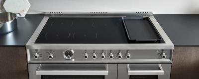 48" Bertazzoni Induction Range with 6 Heating Zones and Cast Iron Griddle - PRO486IGFEPXT