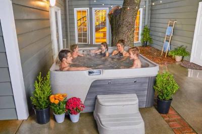 Freeflow Spas 5 Person Hot Tub with Charcoal Cabinet - Excursion Premier Charcoal (S)