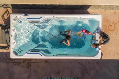 Endless Pools X-Series X500 SwimCross Exercise Systems Swim Spa with Mocha Cabinet - 901903059100-23